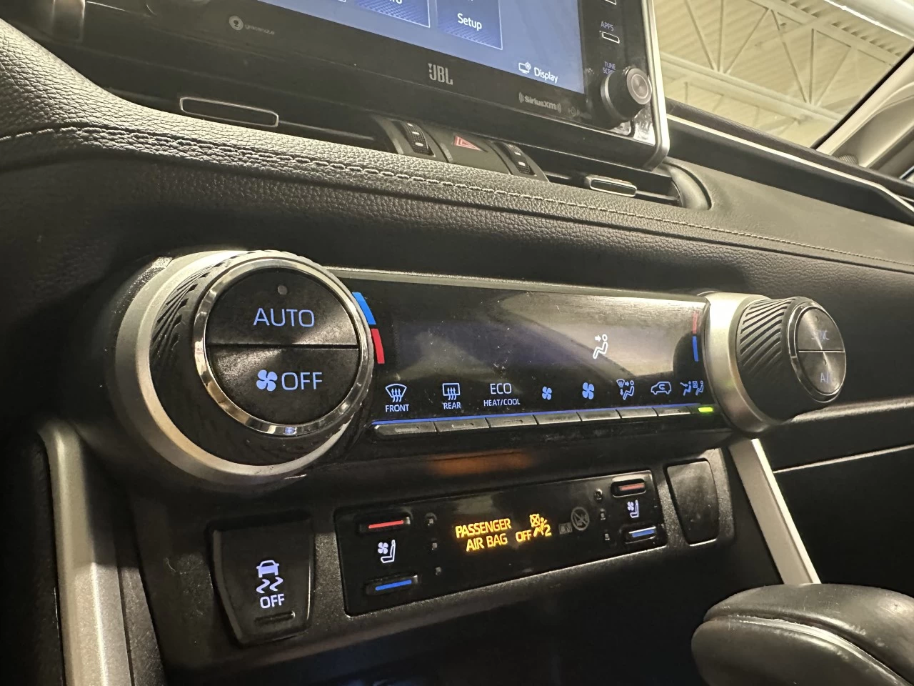 2021 Toyota RAV4
                                                    Limited Image principale