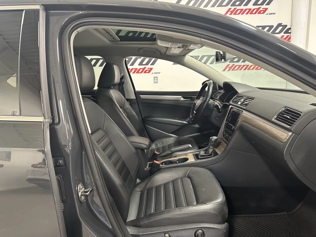 2017 Volkswagen Passat Highline Main Image