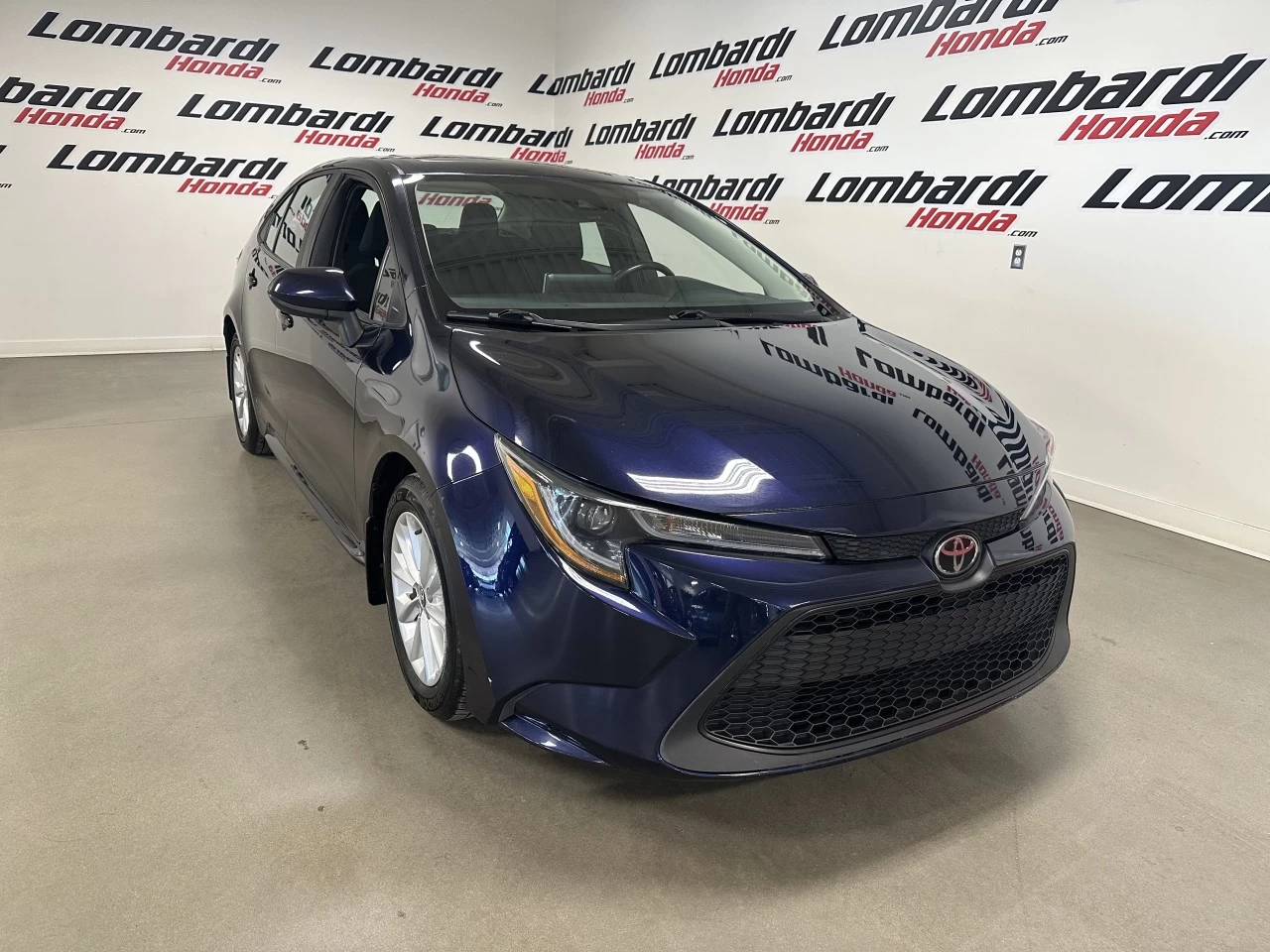 2021 Toyota Corolla
                                                    LE Image principale