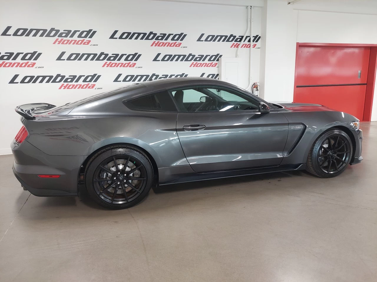 2017 Ford Mustang Shelby GT350 https://www.lombardihonda.com/resize/b990ff35b810a3abc0cc817b2ca24889-1