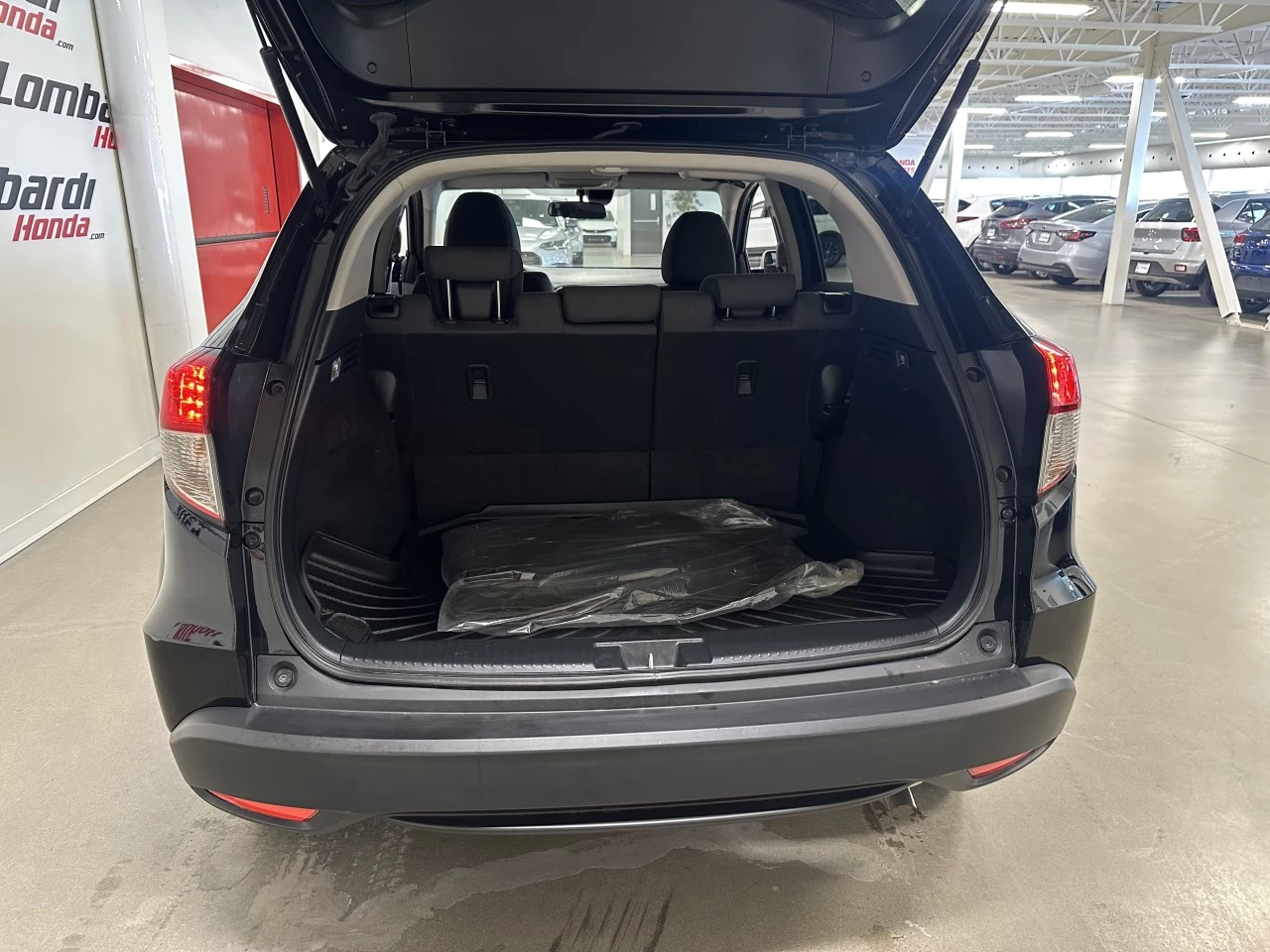 2022 Honda HR-V LX Main Image