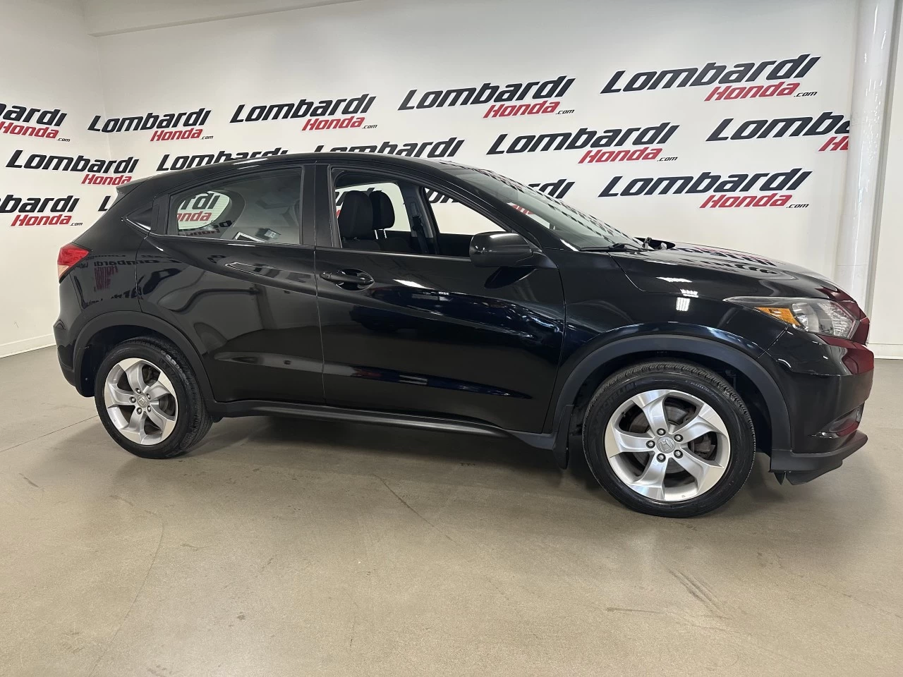 2016 Honda HR-V
                                                    LX Main Image