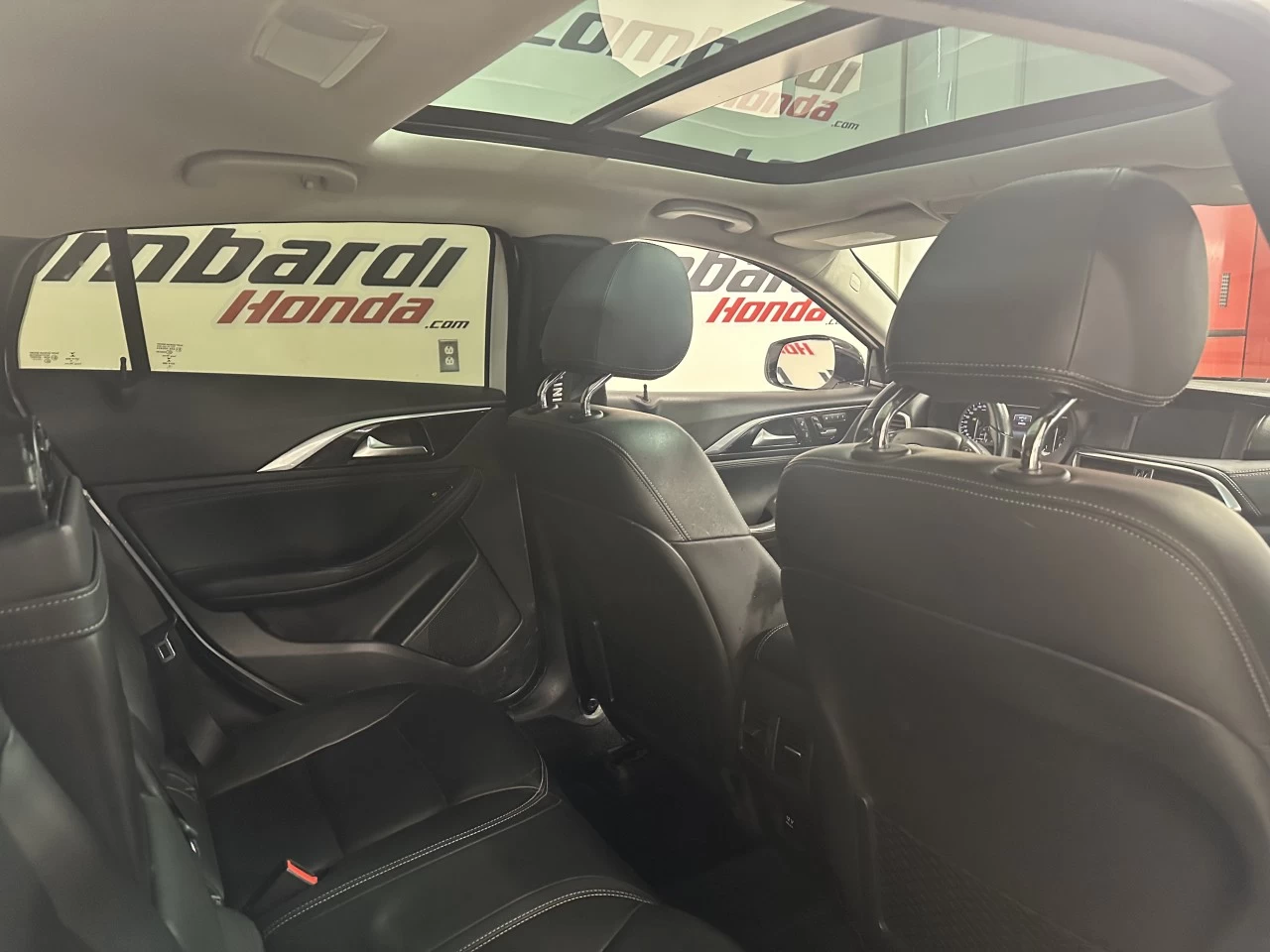 2017 INFINITI QX30 AWD 4dr Image principale