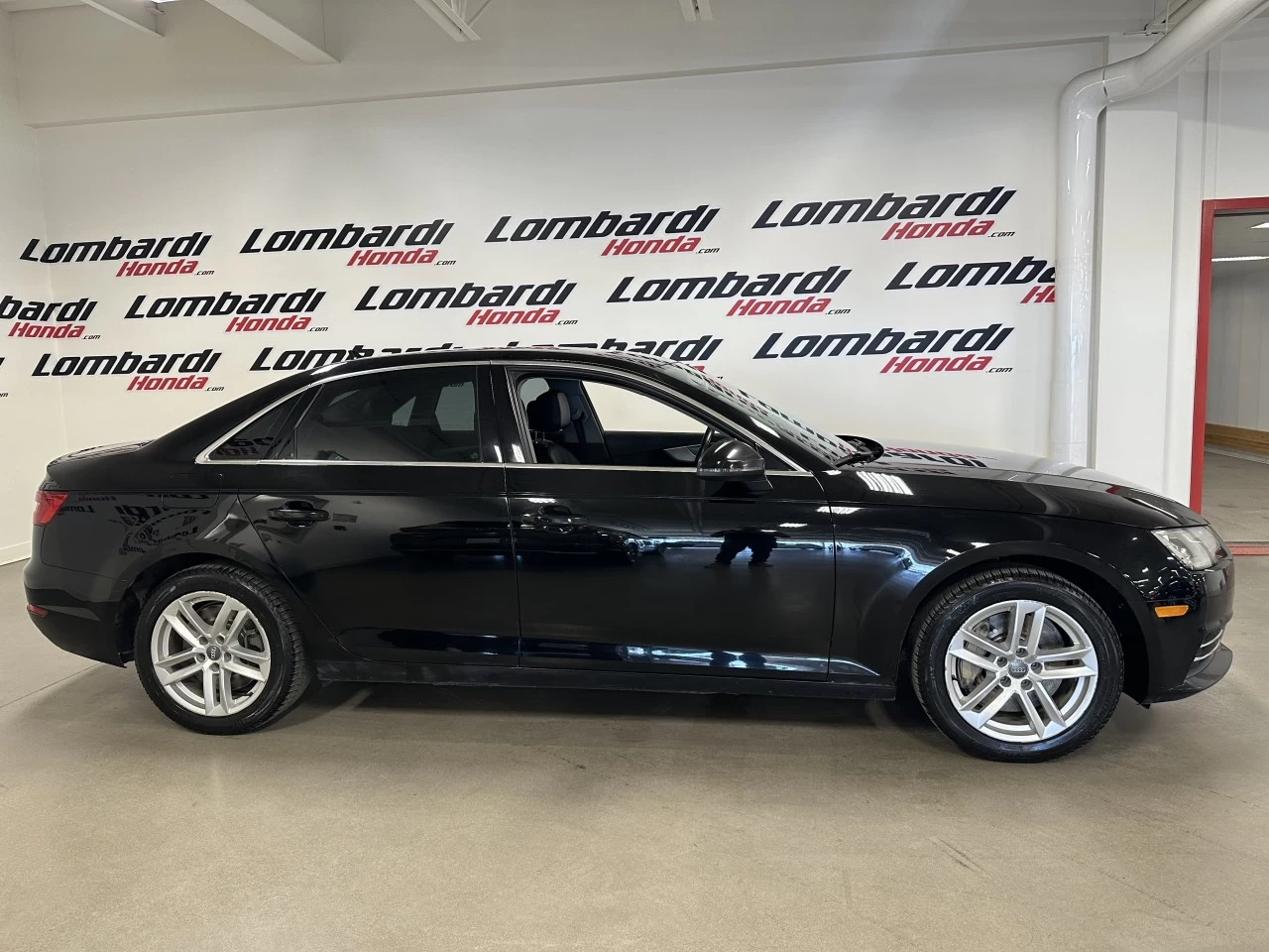 2017 Audi A4 Komfort Main Image