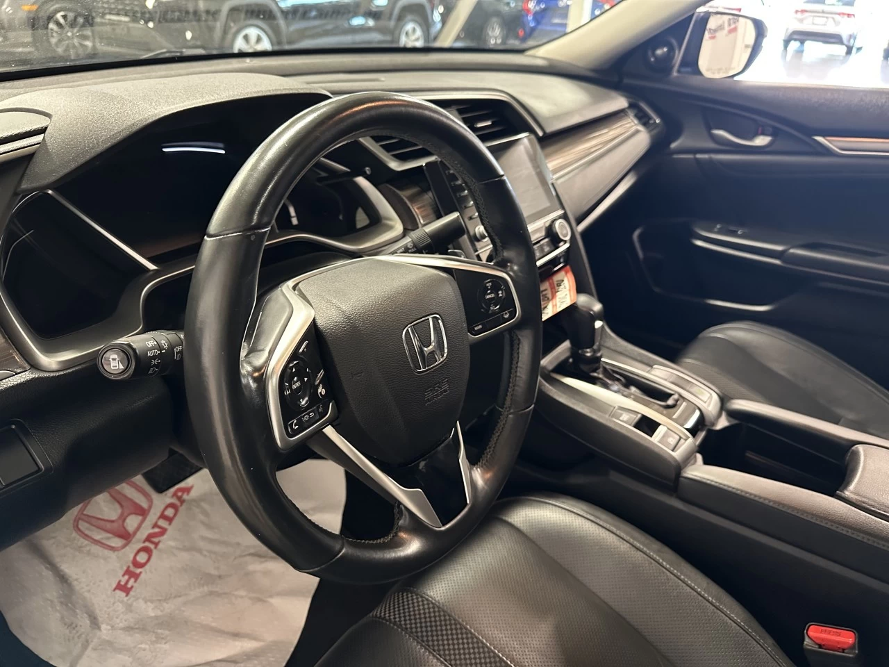 2019 Honda Civic
                                                    Touring Main Image