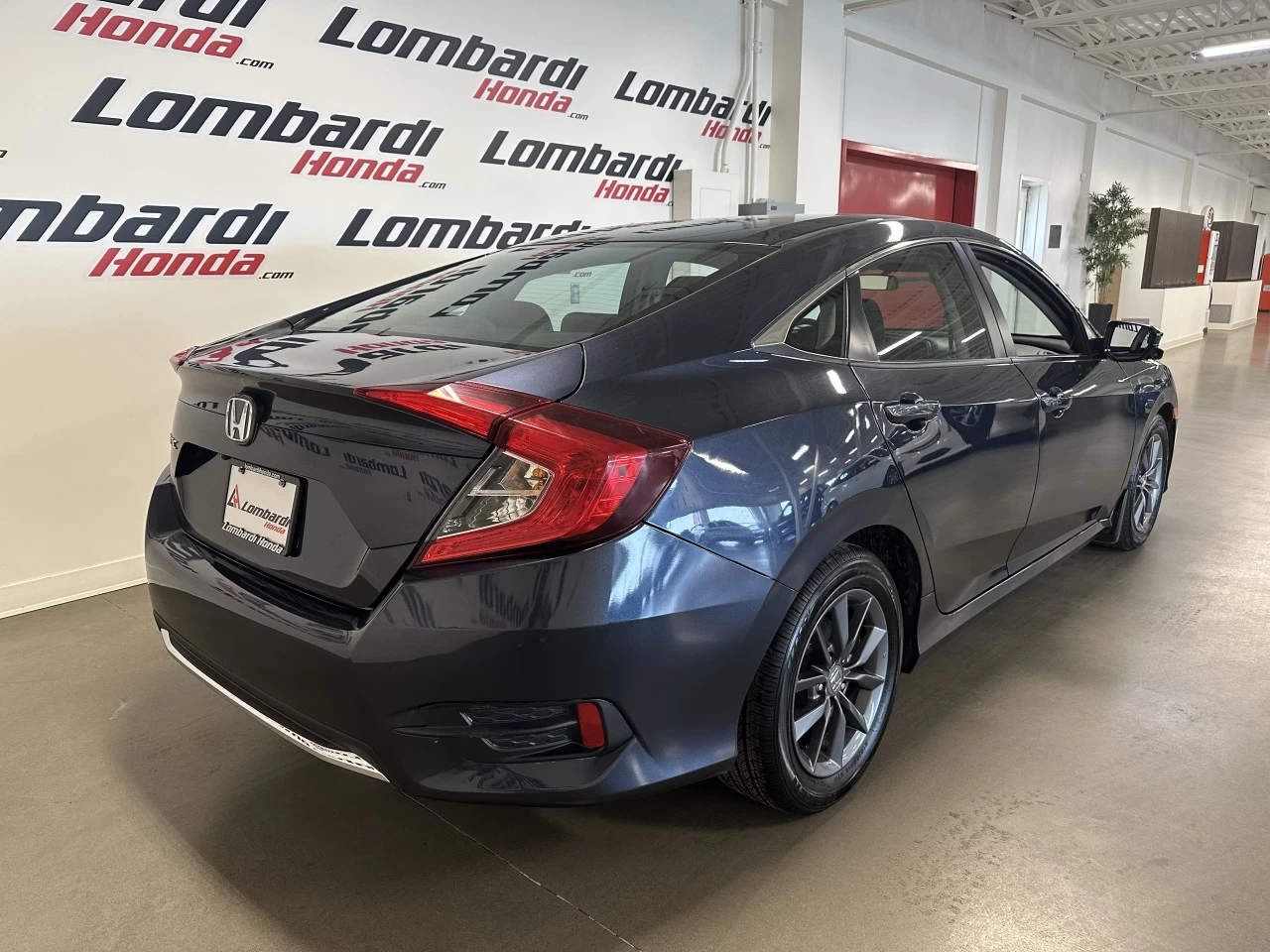 2021 Honda Civic
                                                    EX Main Image