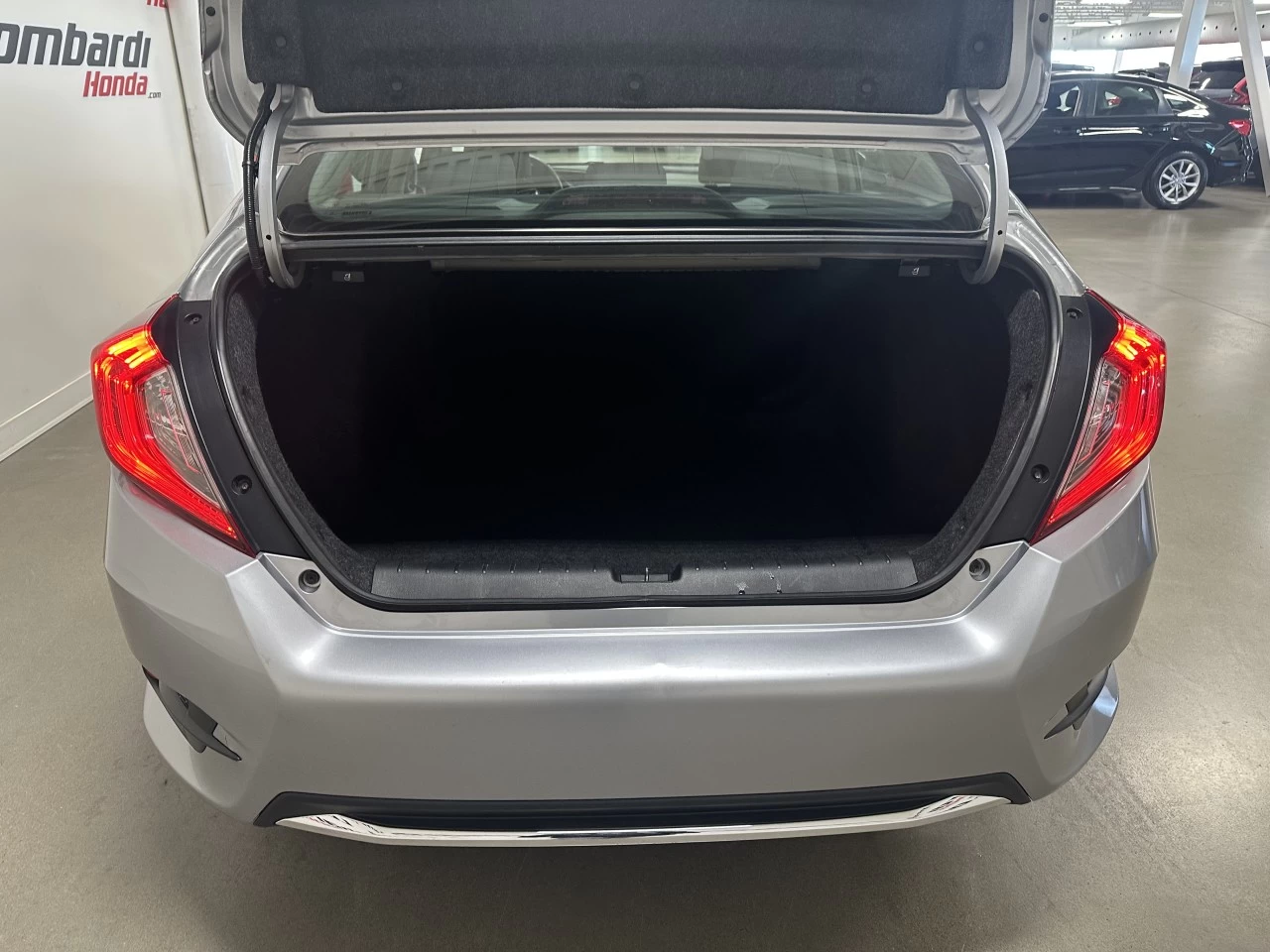 2021 Honda Civic LX Image principale
