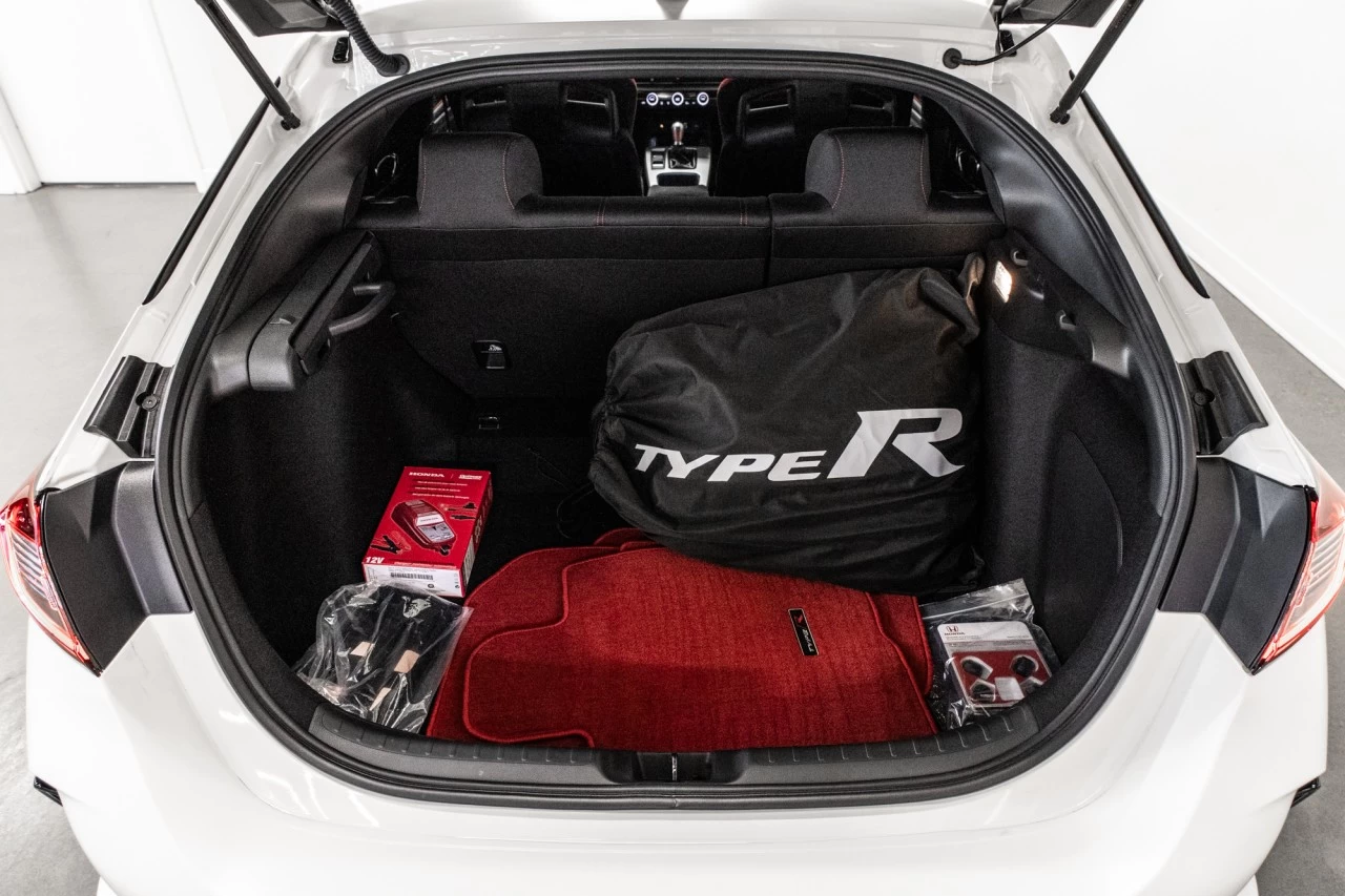 2023 Honda Civic TYPE R https://www.lombardihonda.com/resize/b990ff35b810a3abc0cc817b2ca24889-1