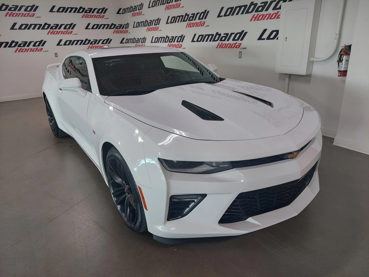 2016 Chevrolet Camaro 2SS https://www.lombardihonda.com/resize/b990ff35b810a3abc0cc817b2ca24889-1