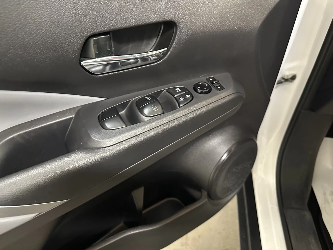 2023 Nissan Kicks SR https://www.lombardihonda.com/resize/b990ff35b810a3abc0cc817b2ca24889-1