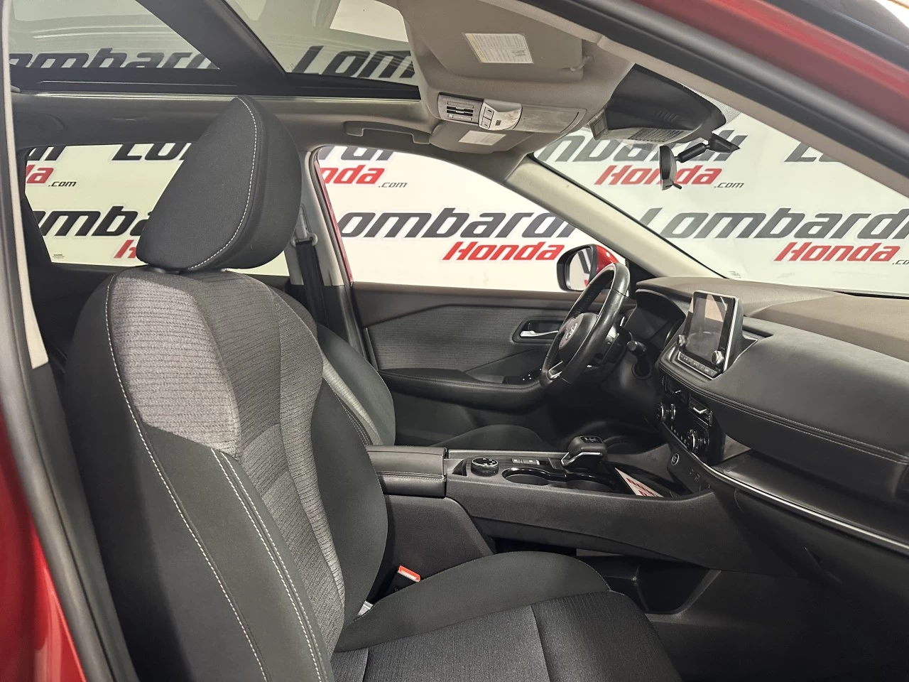 2021 Nissan Rogue
                                                    SV Image principale