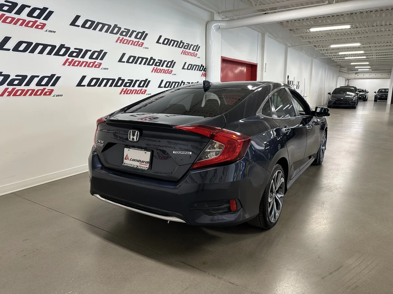 2019 Honda Civic
                                                    Touring Main Image