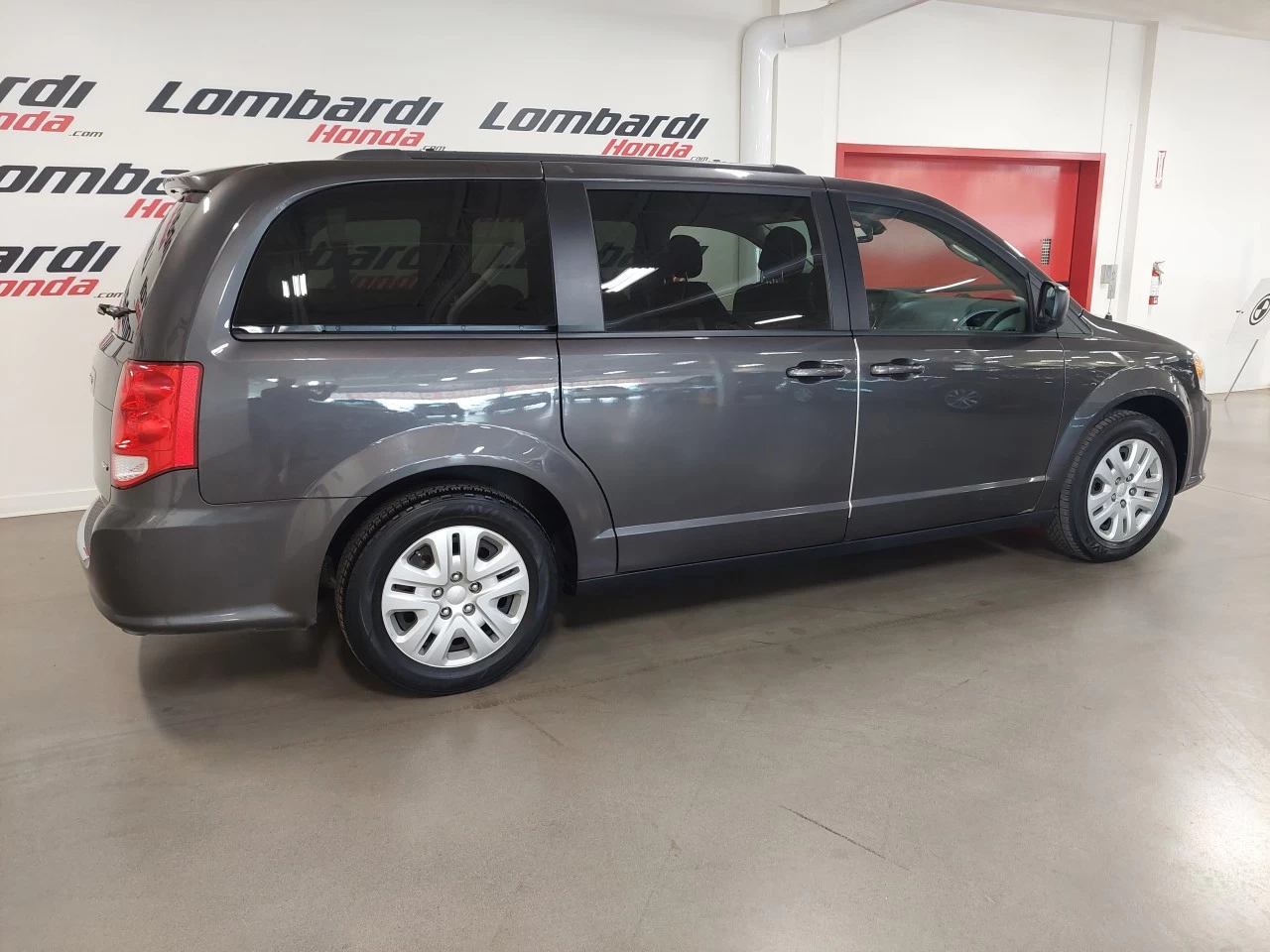 2019 Dodge Grand Caravan
                                                    SXT Main Image