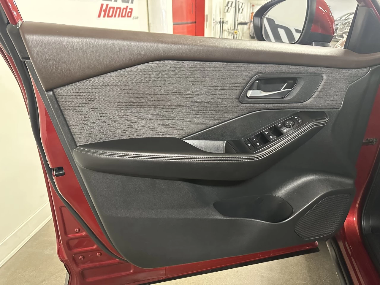 2021 Nissan Rogue
                                                    SV Image principale