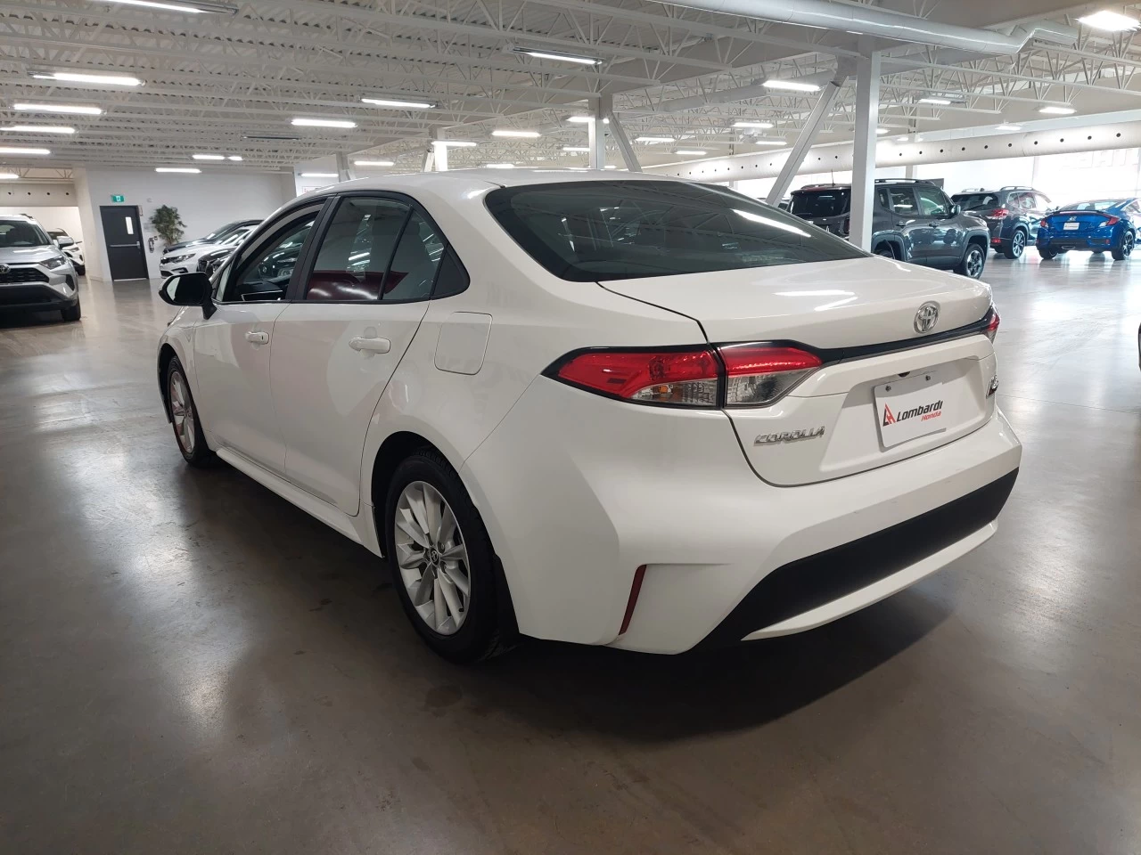 2021 Toyota Corolla
                                                    LE Main Image
