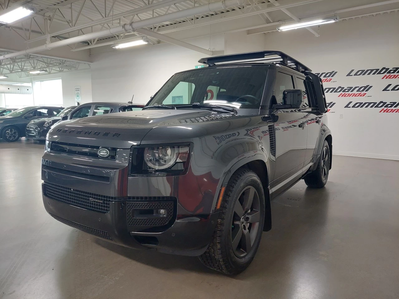 2023 Land Rover Defender
                                                    110 P400 X-Dynamic SE Carpathian Grey Image principale