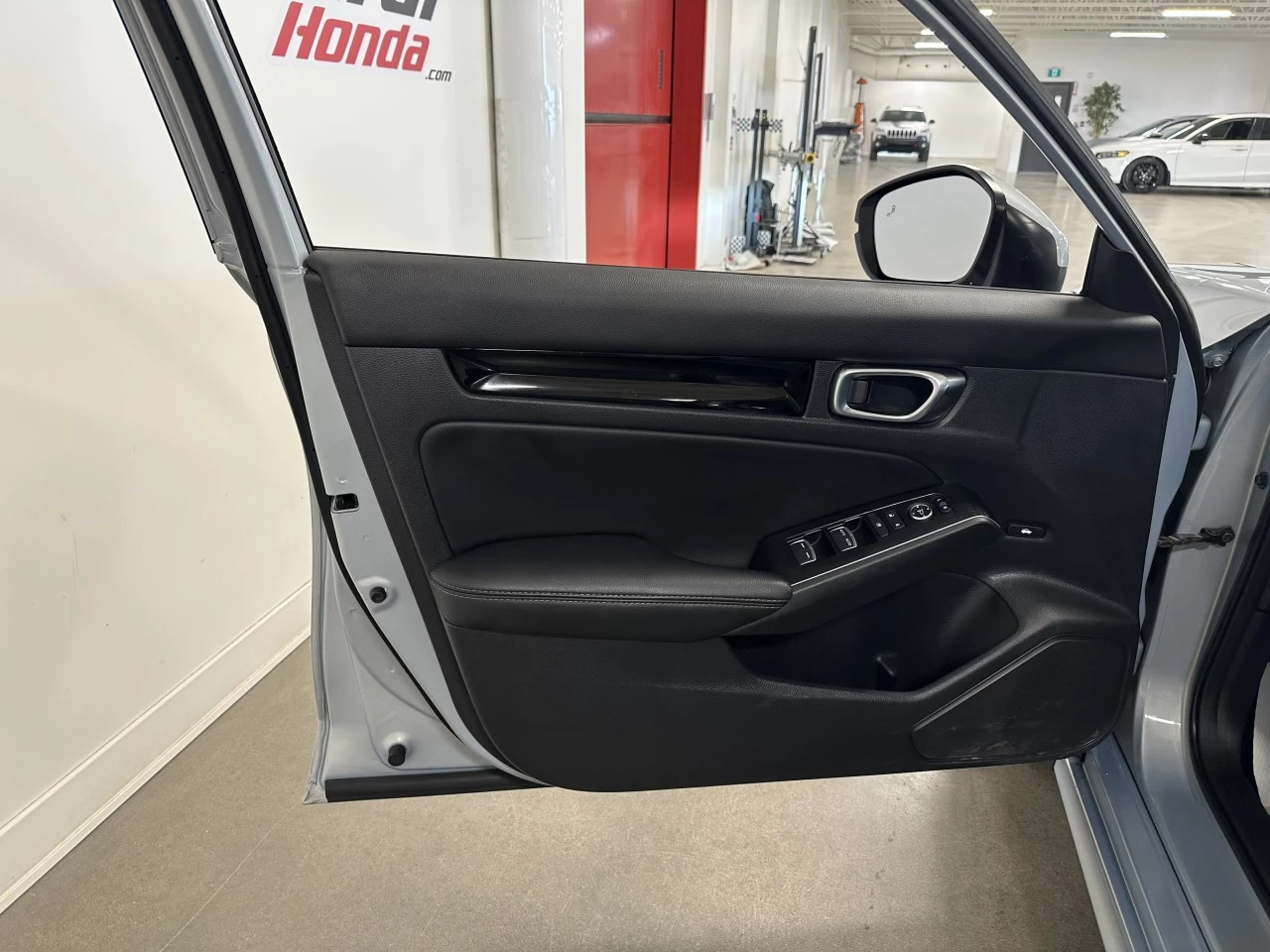 2022 Honda Civic
                                                    Touring Main Image