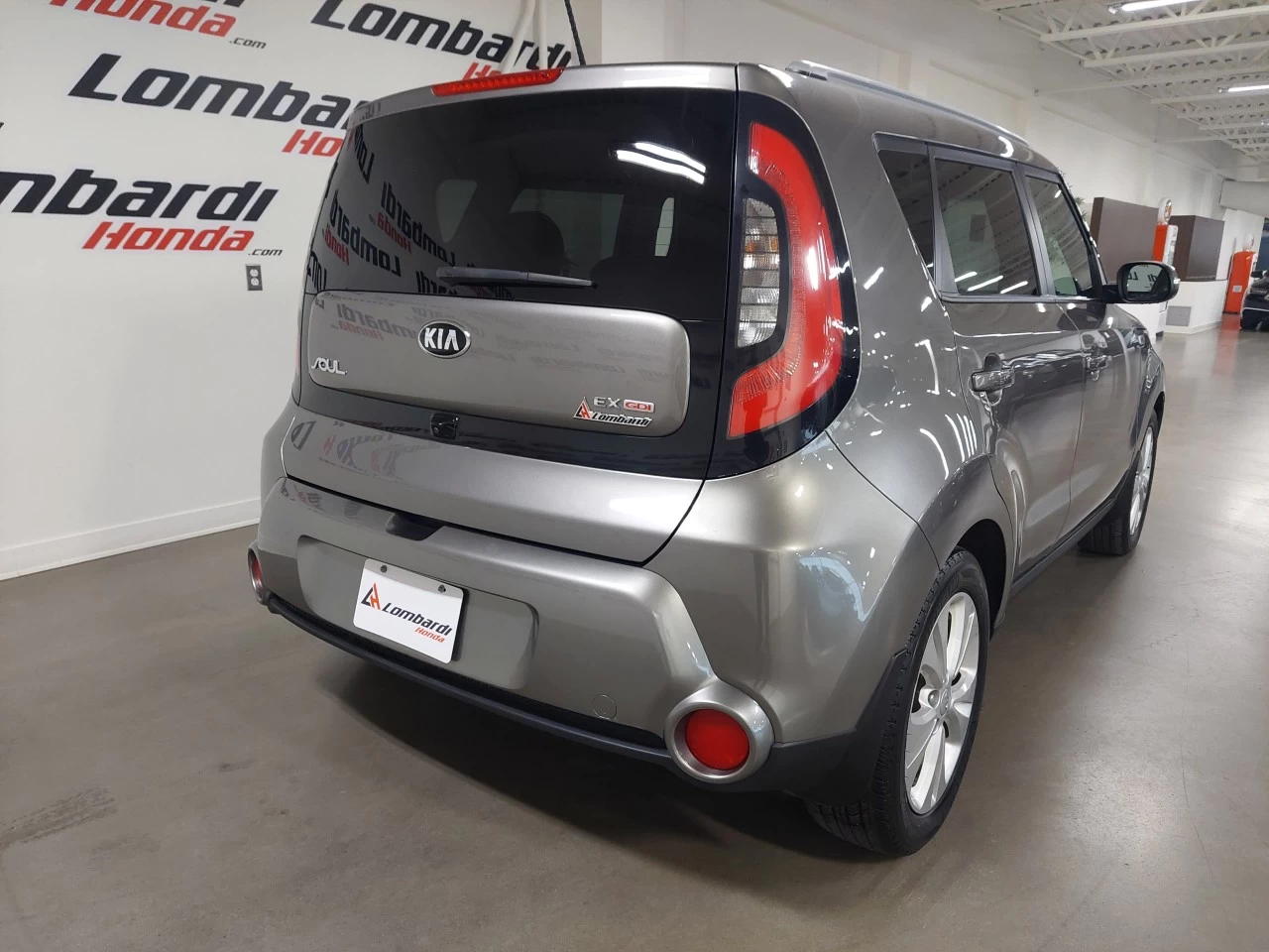 2016 Kia Soul
                                                    EX Main Image