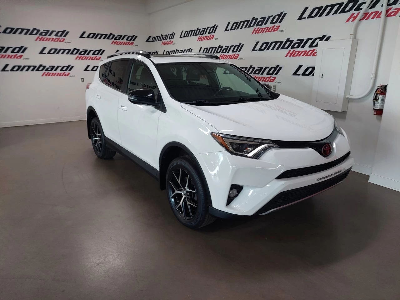 2018 Toyota RAV4 SE AWD https://www.lombardihonda.com/resize/b990ff35b810a3abc0cc817b2ca24889-1