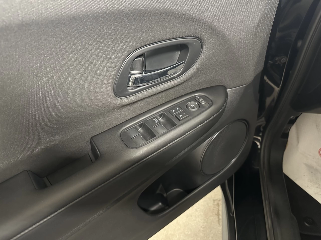 2020 Honda HR-V LX https://www.lombardihonda.com/resize/b990ff35b810a3abc0cc817b2ca24889-1