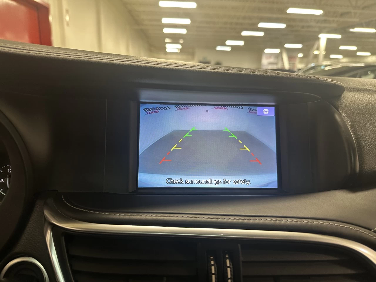 2017 INFINITI QX30 AWD 4dr Image principale