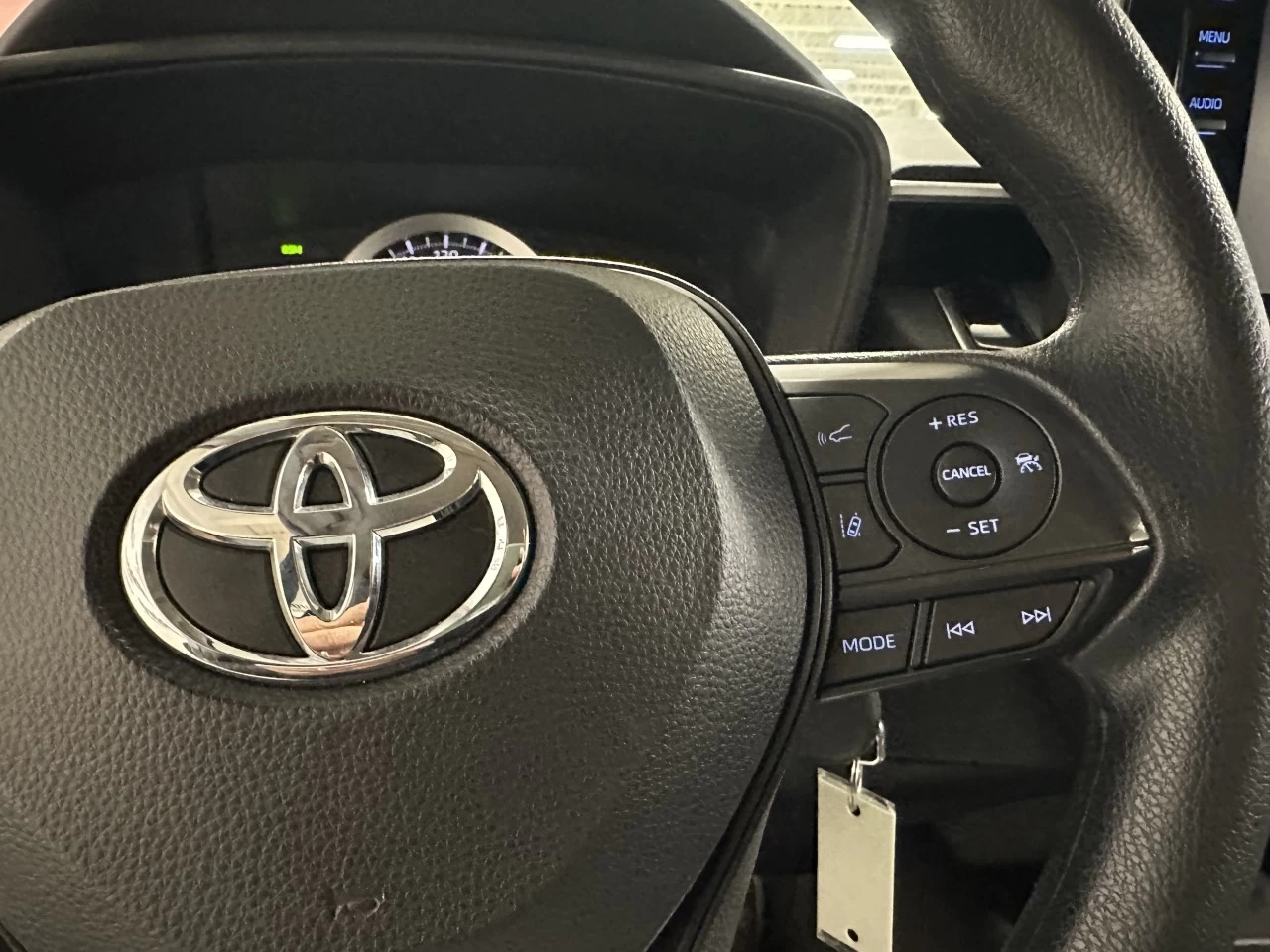 2022 Toyota Corolla
                                                    LE Main Image