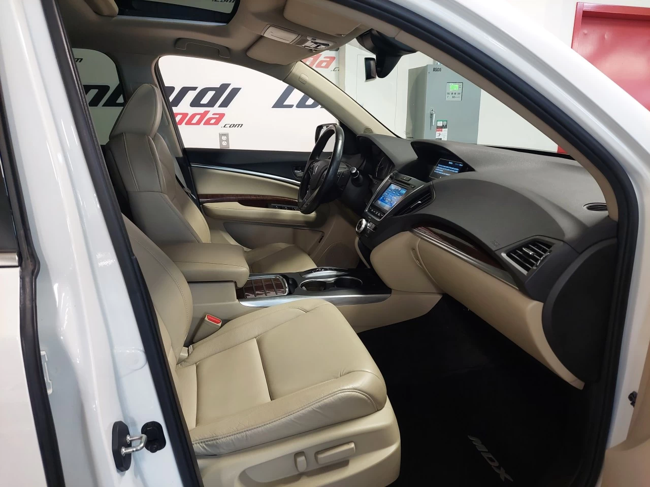 2017 Acura MDX
                                                    Nav Pkg Main Image