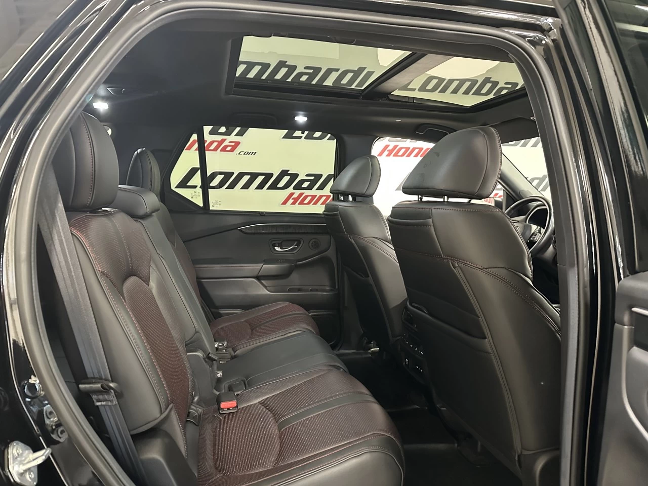 2025 Honda Pilot Black Edition Main Image