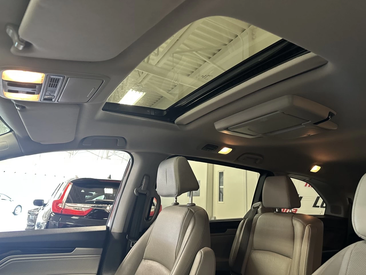 2018 Honda Odyssey
                                                    Touring Main Image