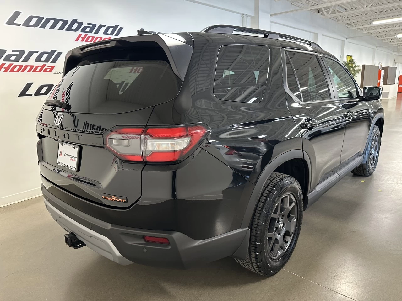 2023 Honda Pilot TrailSport https://www.lombardihonda.com/resize/b990ff35b810a3abc0cc817b2ca24889-1