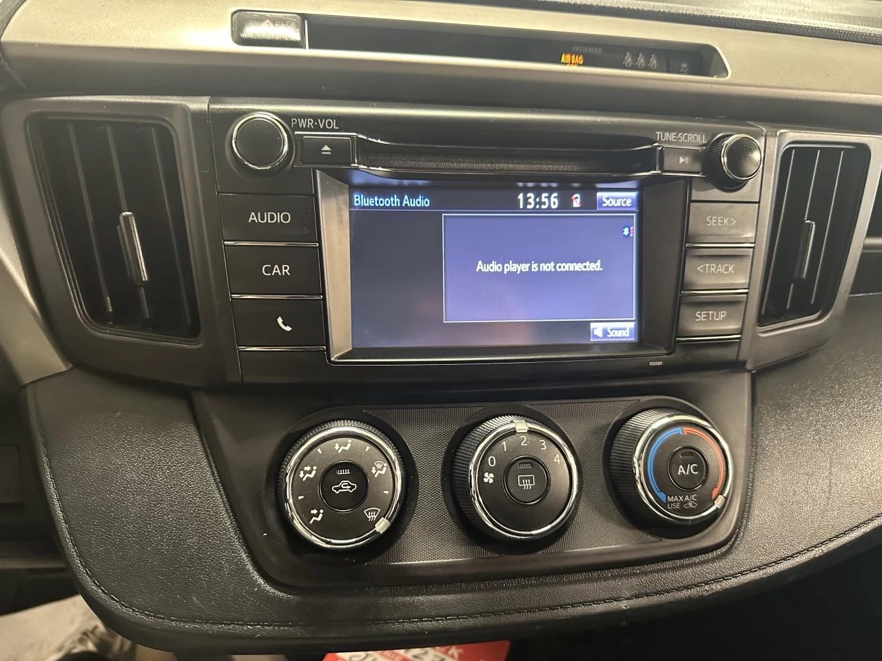 2018 Toyota RAV4 LE Image principale