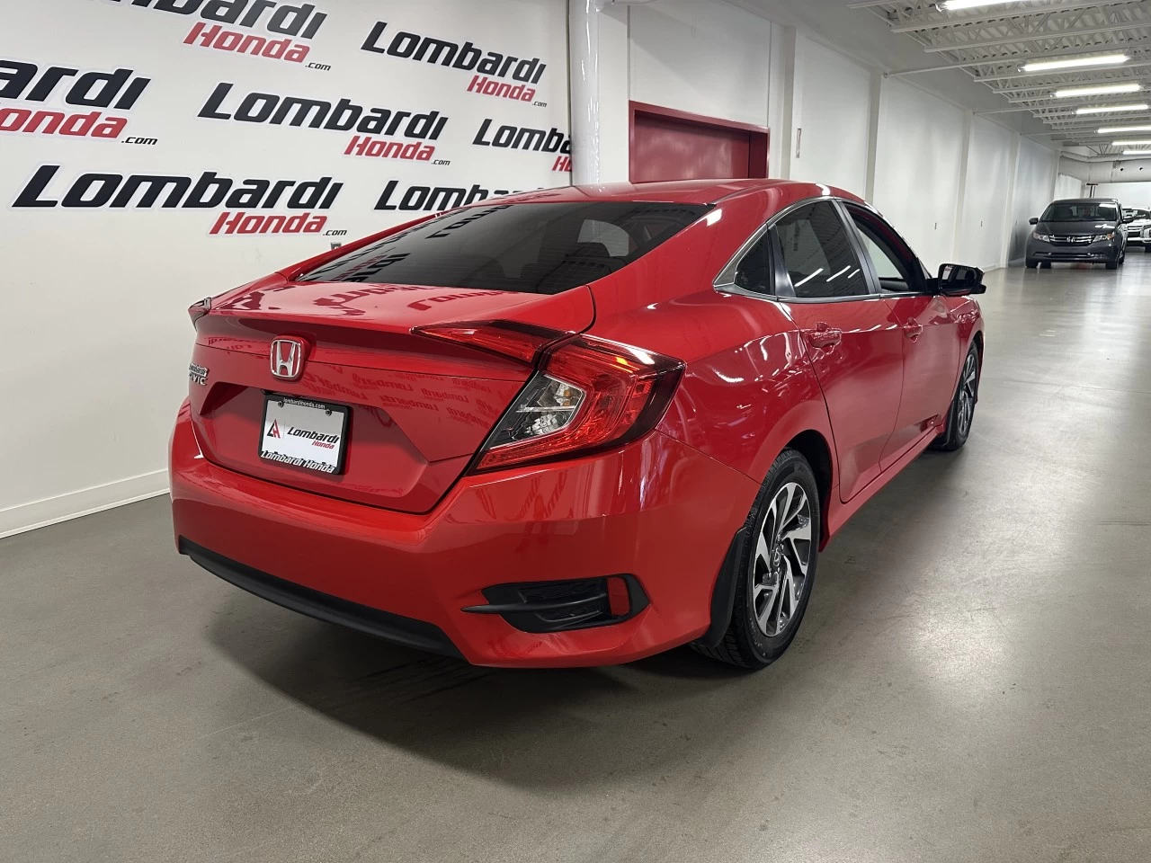 2017 Honda Civic
                                                    EX Main Image