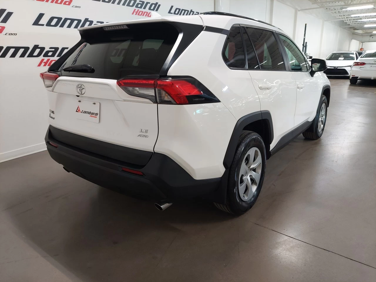 2021 Toyota RAV4
                                                    LE Image principale