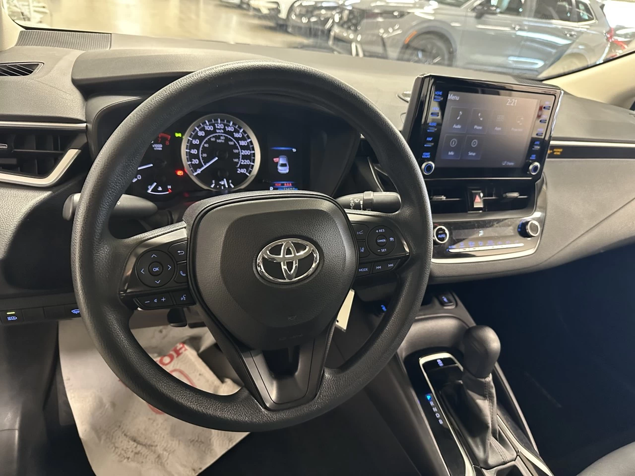 2022 Toyota Corolla
                                                    LE Main Image