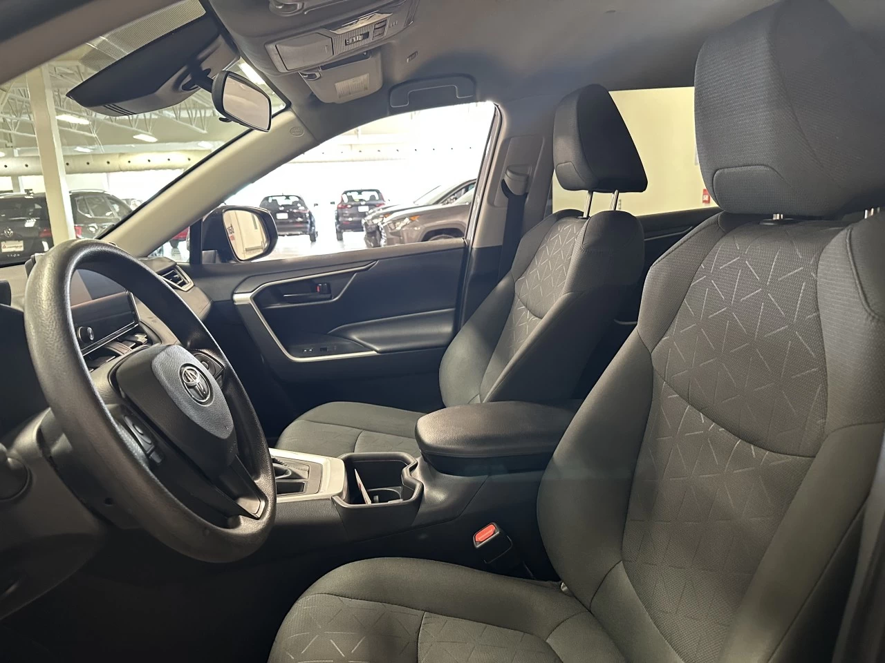 2023 Toyota RAV4 LE Image principale