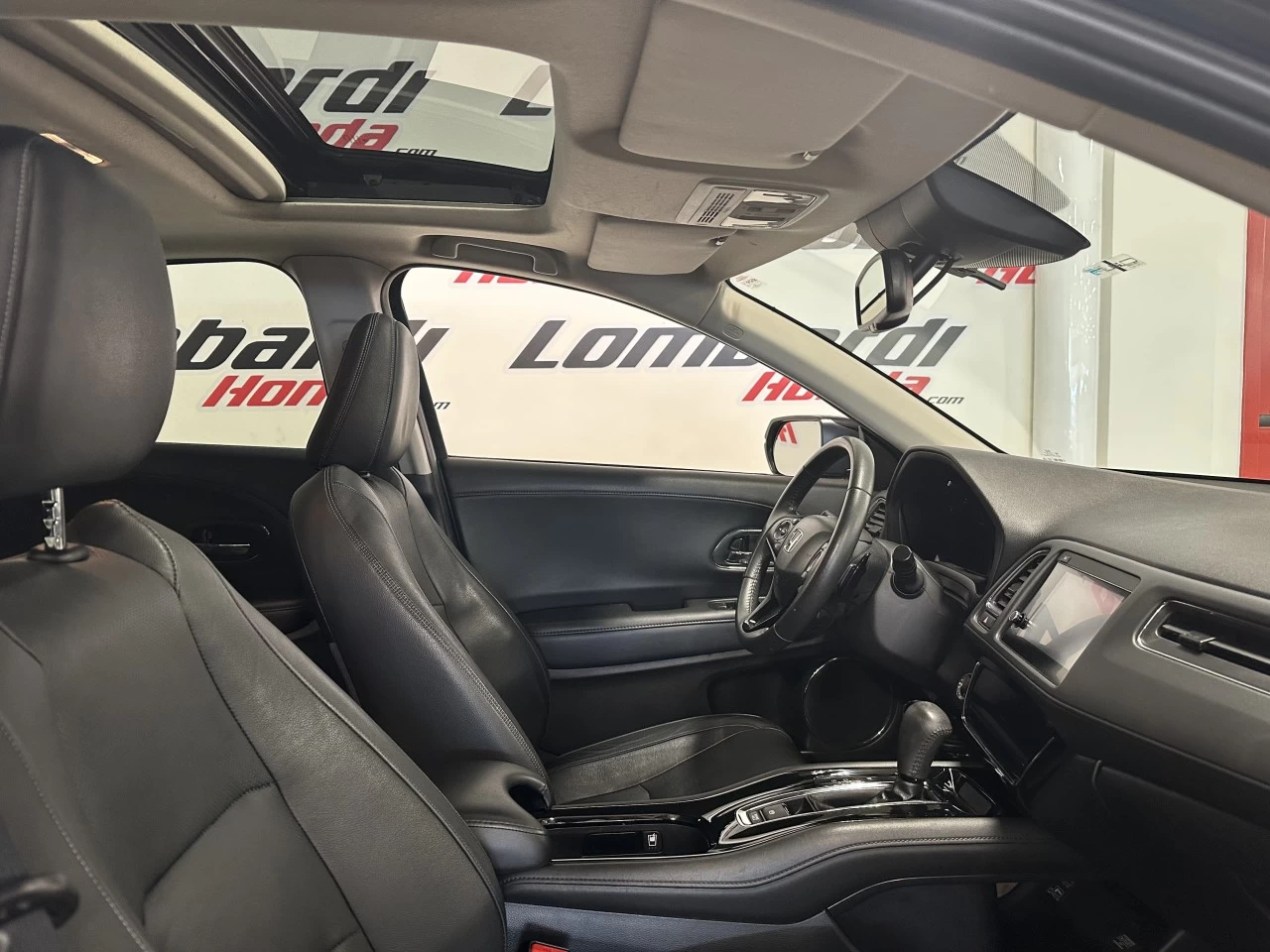 2019 Honda HR-V Touring Main Image