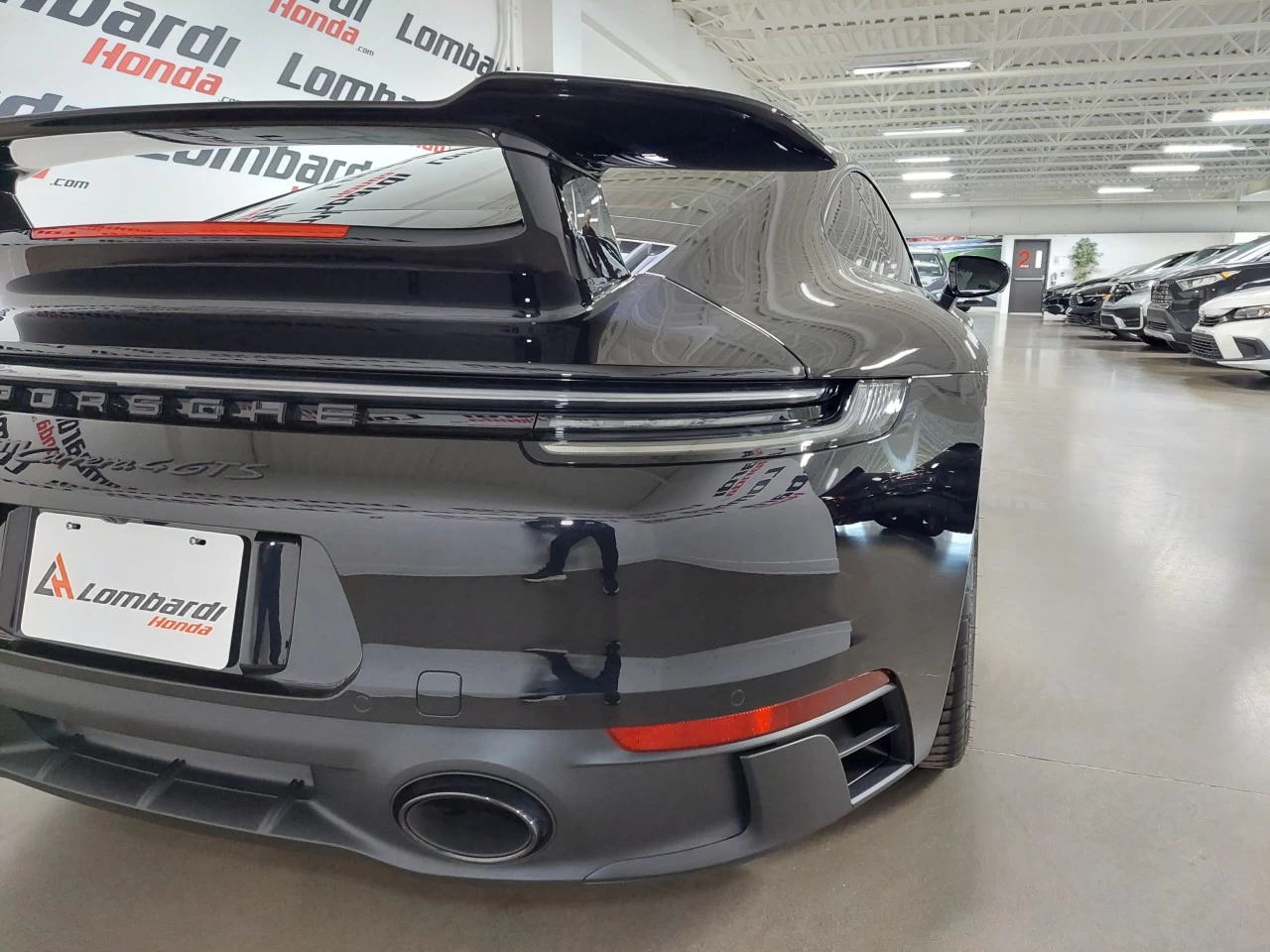 2024 Porsche 911
                                                    CARRERA 4 GTS Image principale