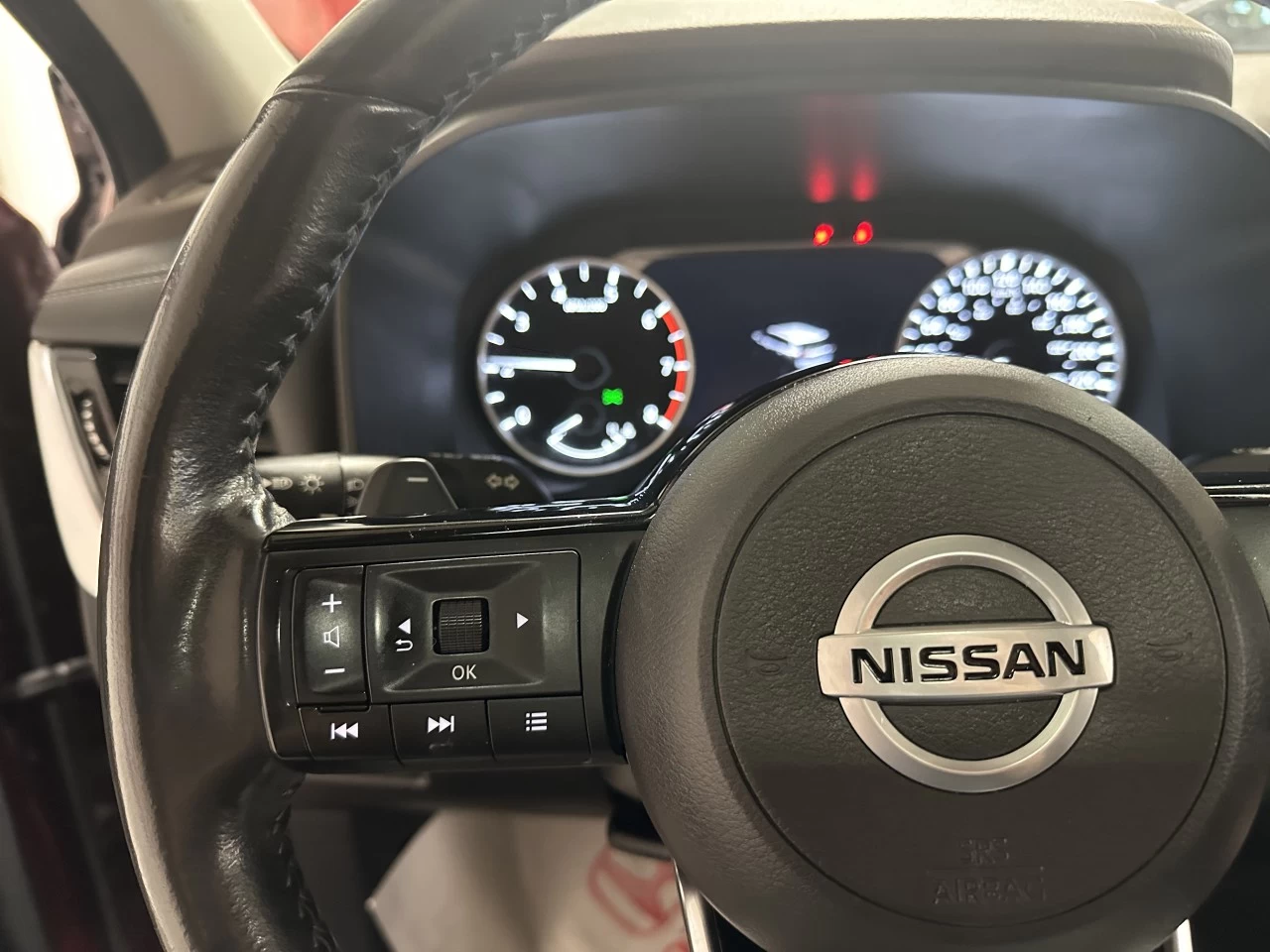 2021 Nissan Rogue
                                                    SV Image principale