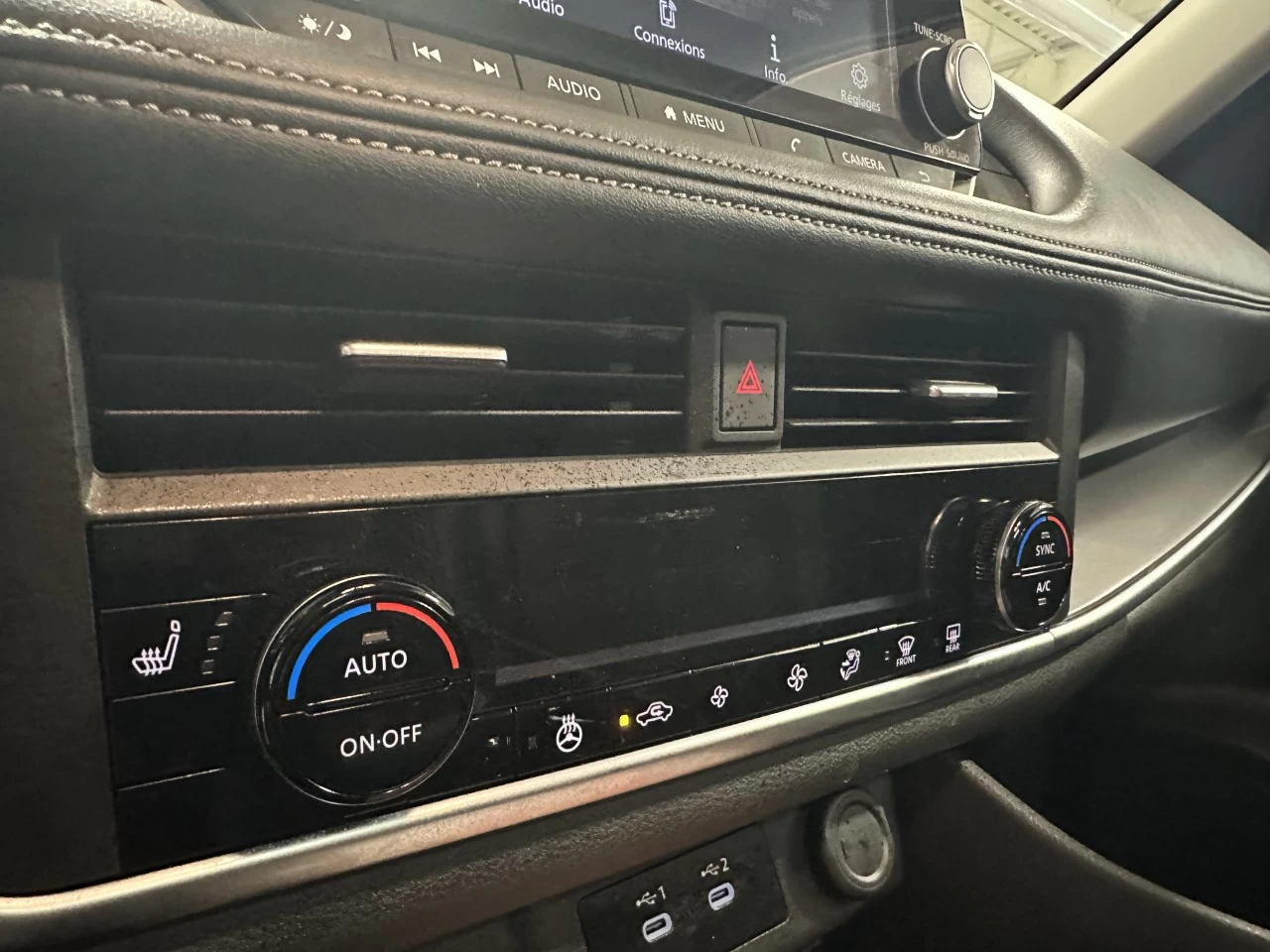 2025 Nissan Rogue SV Main Image