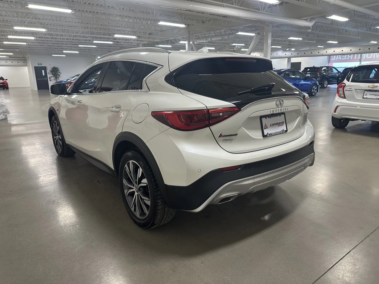 2017 INFINITI QX30 AWD 4dr Image principale