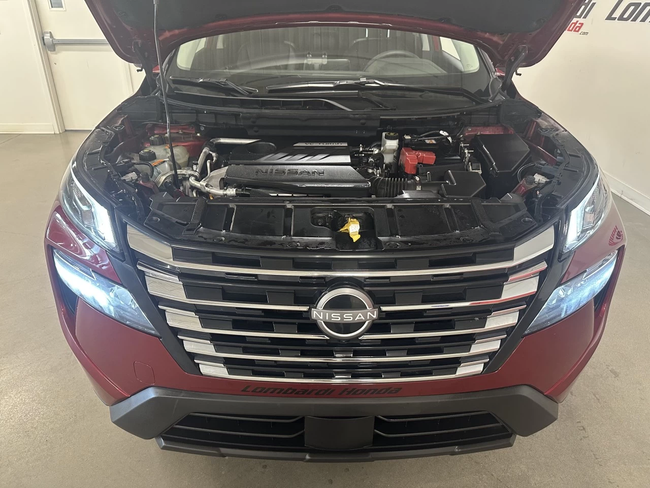 2025 Nissan Rogue SV Main Image