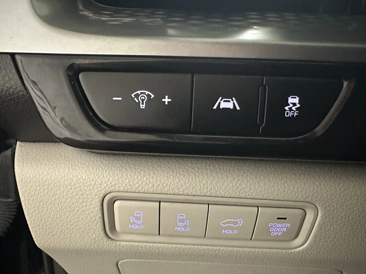 2024 Kia Carnival LX+ Main Image