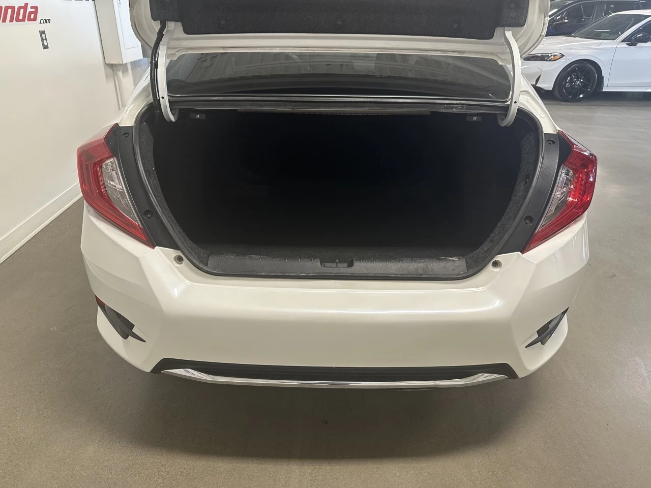 2020 Honda Civic
                                                    LX Image principale
