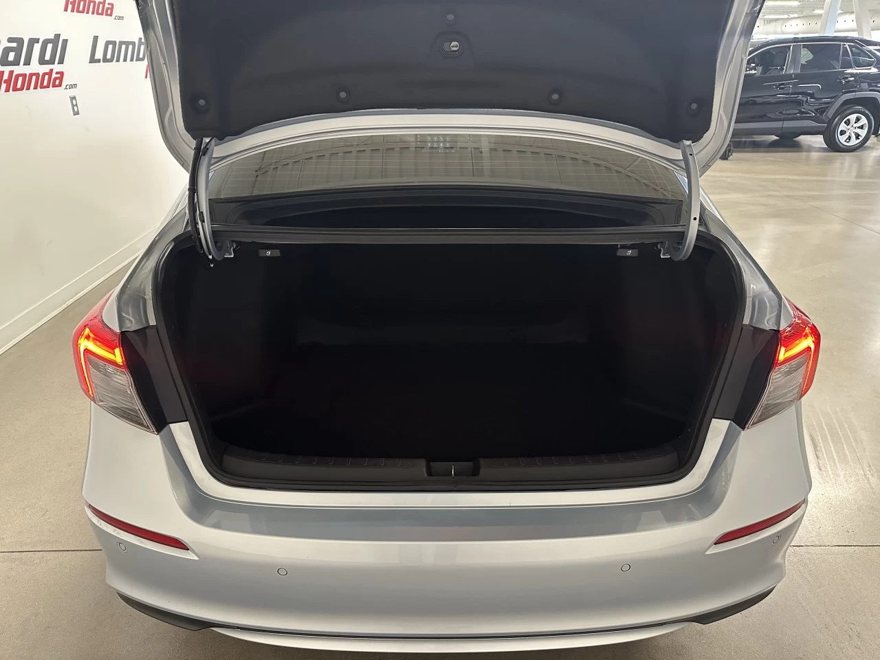 2022 Honda Civic Touring https://www.lombardihonda.com/resize/b990ff35b810a3abc0cc817b2ca24889-1