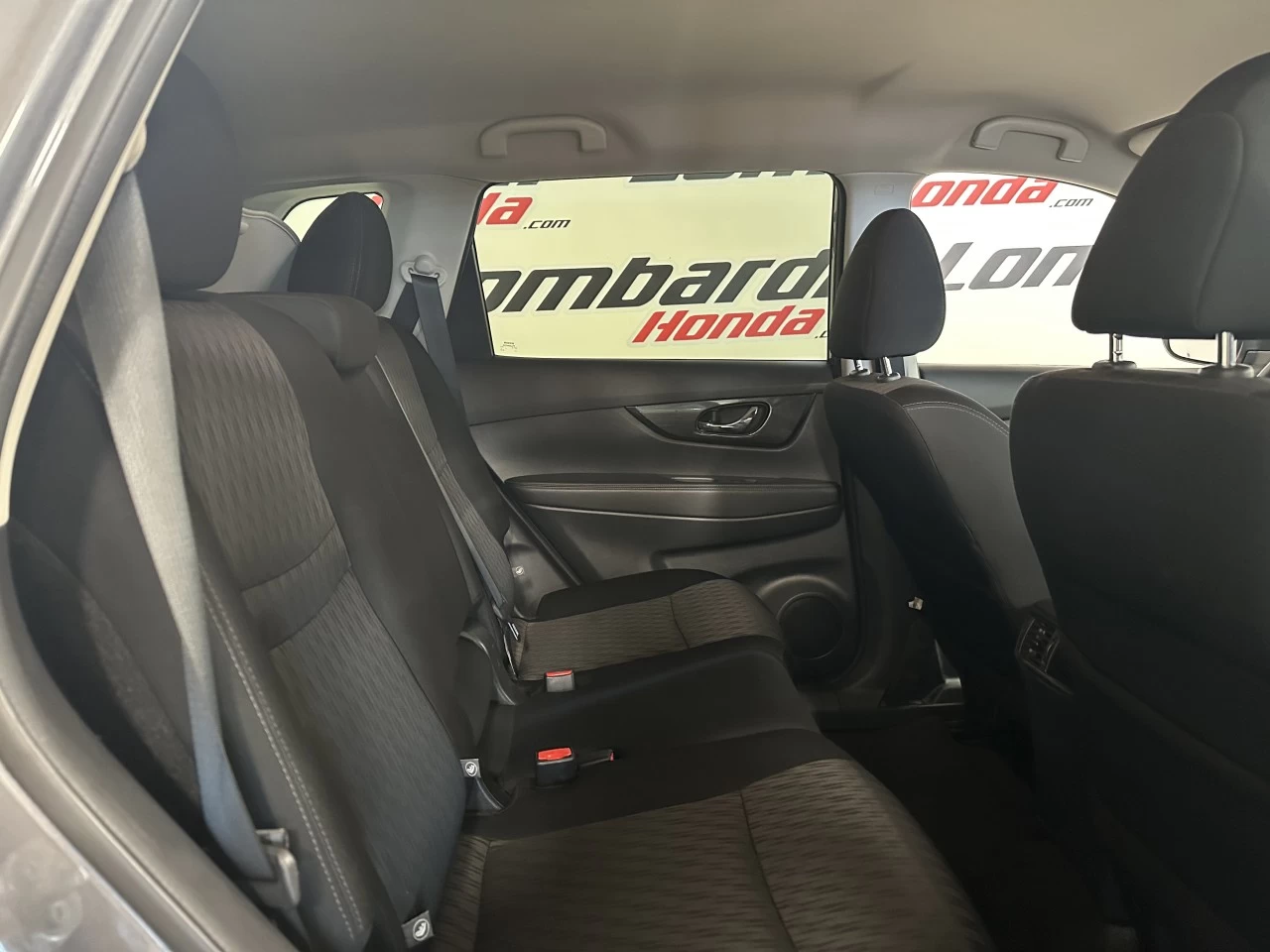 2018 Nissan Rogue SV Image principale