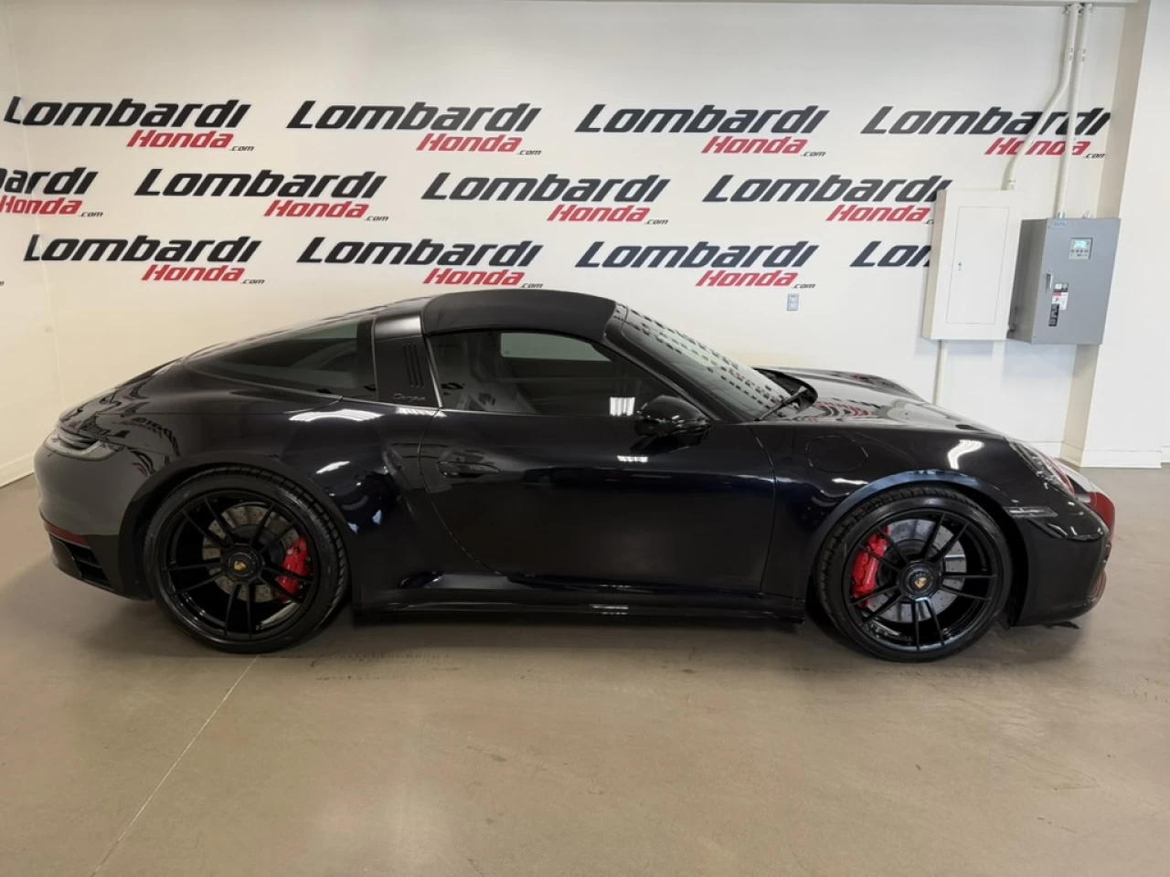 2024 Porsche 911 4 GTS Main Image