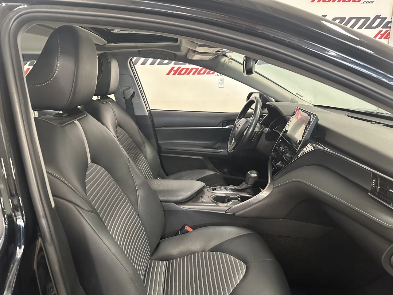 2023 Toyota Camry Hybrid Main Image