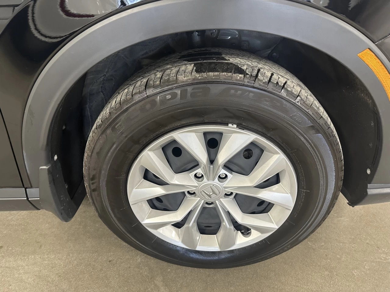 2025 Honda CR-V LX https://www.lombardihonda.com/resize/b990ff35b810a3abc0cc817b2ca24889-1
