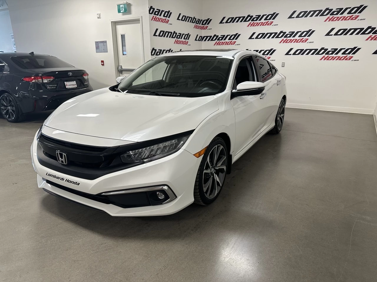 2020 Honda Civic Touring https://www.lombardihonda.com/resize/b990ff35b810a3abc0cc817b2ca24889-1