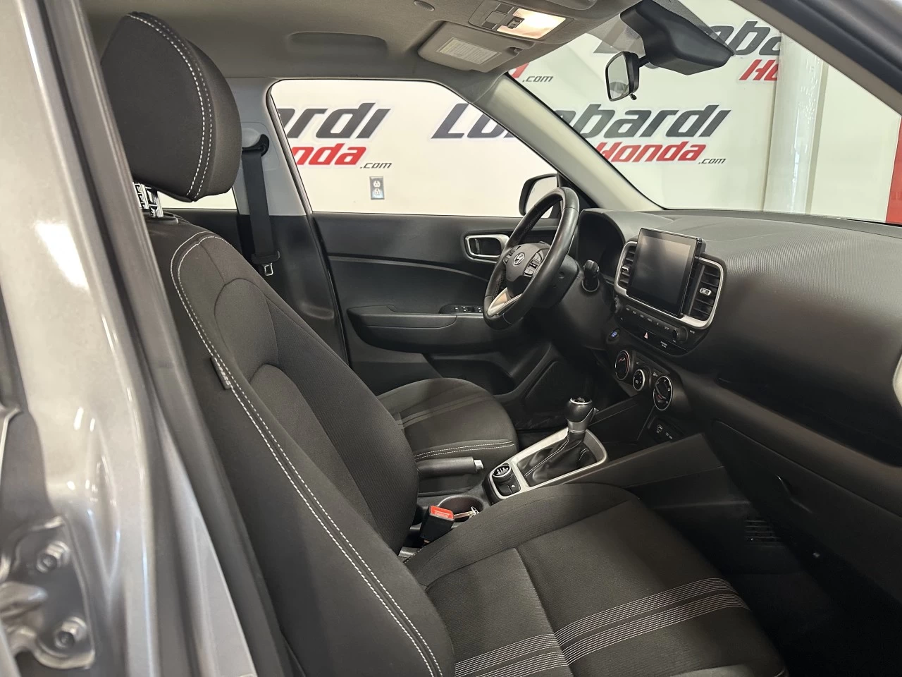 2023 Hyundai Venue Preferred Main Image